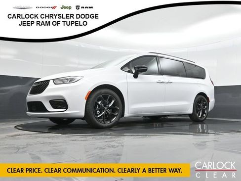 New 2026 Chrysler Pacifica Limited w/ Uconnect Theater Family Group image 68