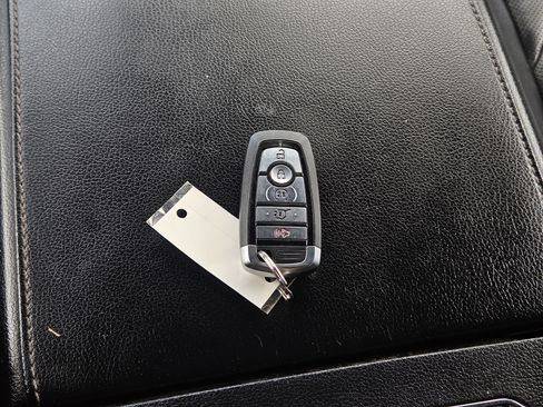 Used 2021 Ford Expedition Limited image 31