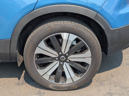 Used 2023 Volvo C40 P8 Recharge Plus w/ Climate Package AWD/4WD image 3