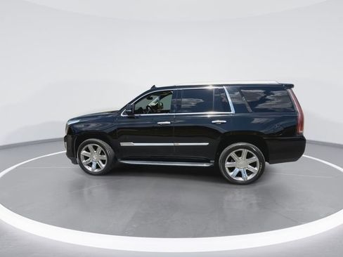 Used 2018 Cadillac Escalade Luxury AWD/4WD image 6