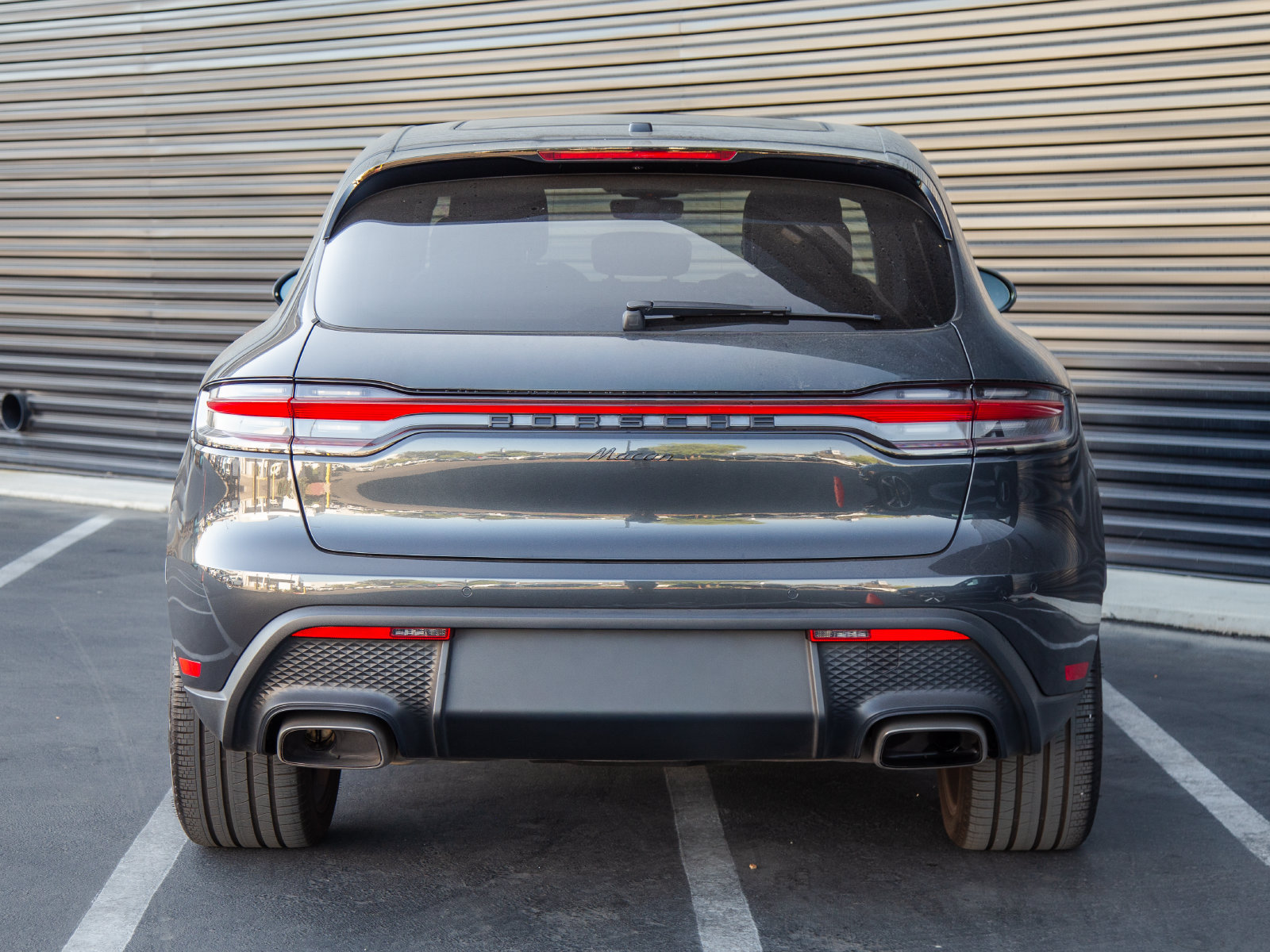 Certified 2024 Porsche Macan AWD/4WD image 6