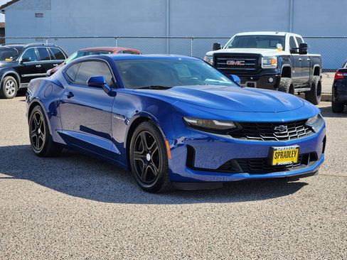 Used 2020 Chevrolet Camaro LT w/ Technology Package image 5