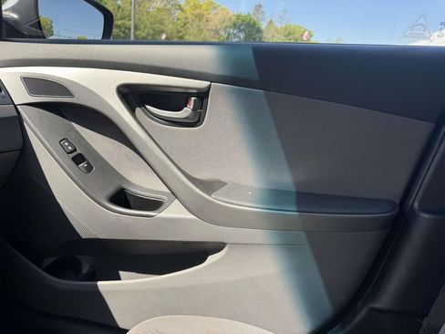 Used 2015 Hyundai Elantra SE w/ Option Group 02 FWD image 30