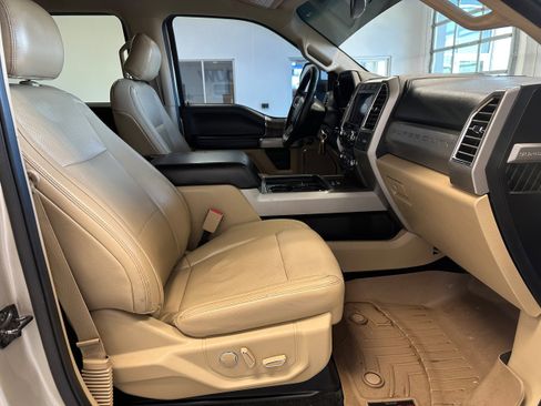 Used 2017 Ford F250 Lariat w/ Chrome Package image 16