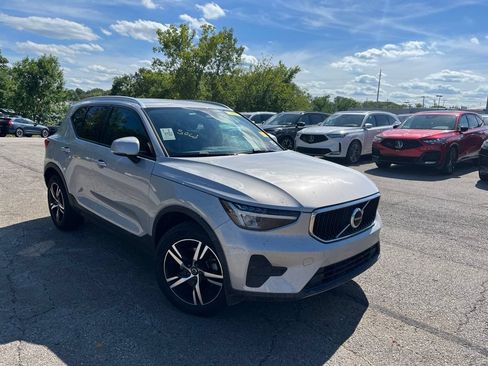 Used 2023 Volvo XC40 B5 Core AWD/4WD image 7