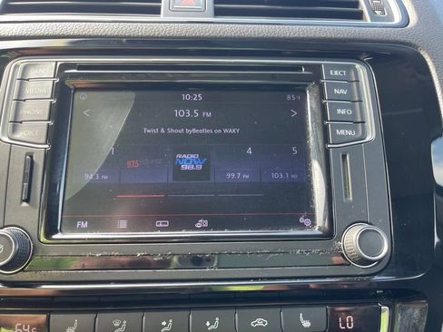Used 2017 Volkswagen Jetta SEL FWD image 25