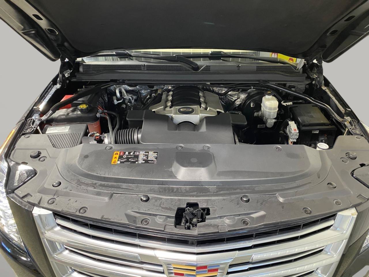 Used 2018 Cadillac Escalade Platinum AWD/4WD image 24