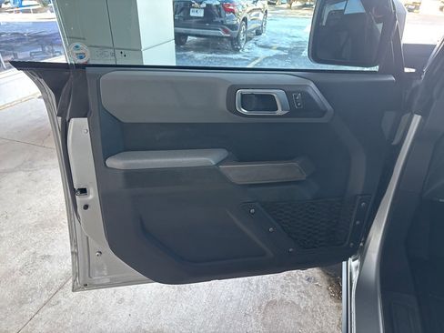 Used 2021 Ford Bronco Black Diamond image 6