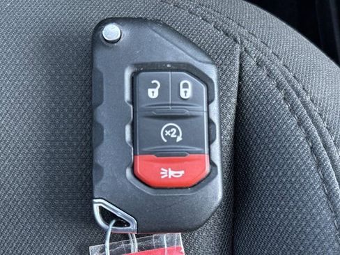 Used 2018 Jeep Wrangler Unlimited Sport S image 22