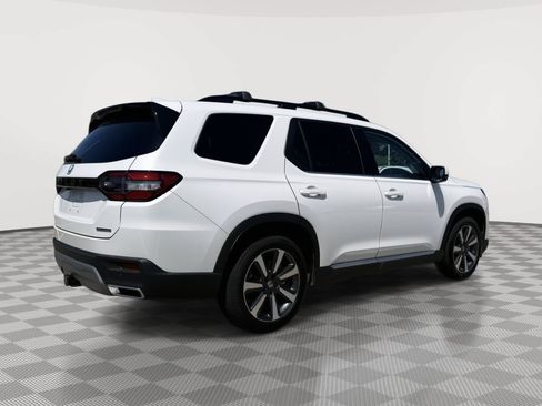 Used 2025 Honda Pilot Touring image 6