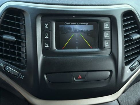 Used 2017 Jeep Cherokee Latitude image 24