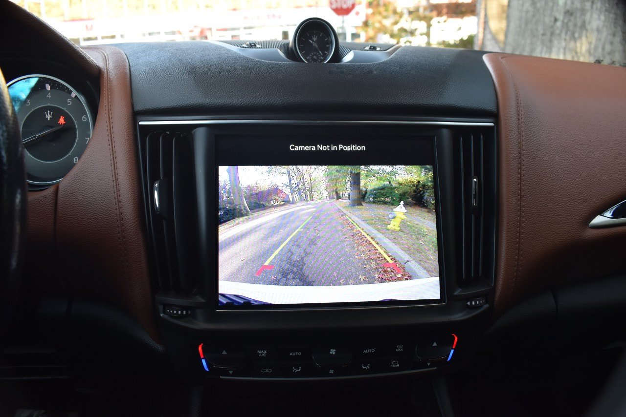 Used 2021 Maserati Levante AWD/4WD image 32
