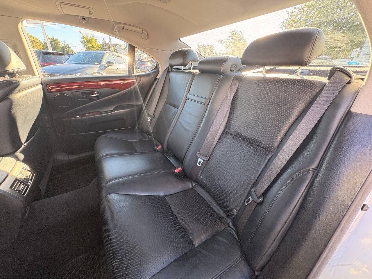 Used 2012 Lexus LS 460 AWD w/ Comfort Pkg image 16