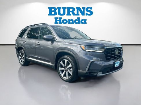 Certified 2024 Honda Pilot Touring image 3