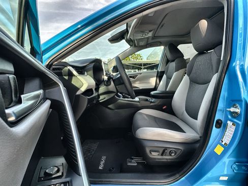 Used 2019 Toyota RAV4 XLE image 2