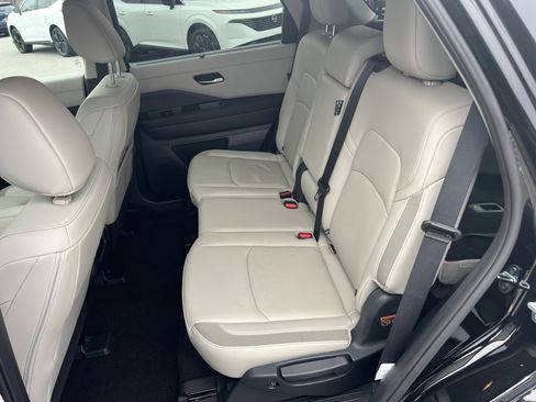 Certified 2025 Nissan Pathfinder SL image 14