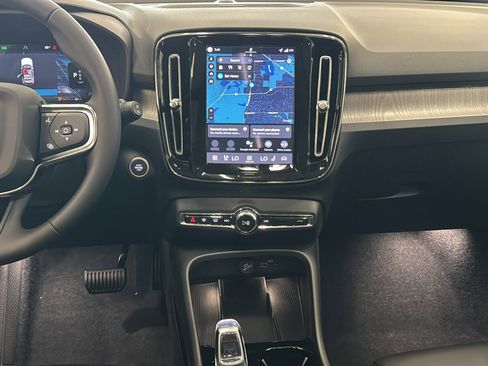 New 2026 Volvo XC40 B5 Ultra w/ Protection Package Premier image 11