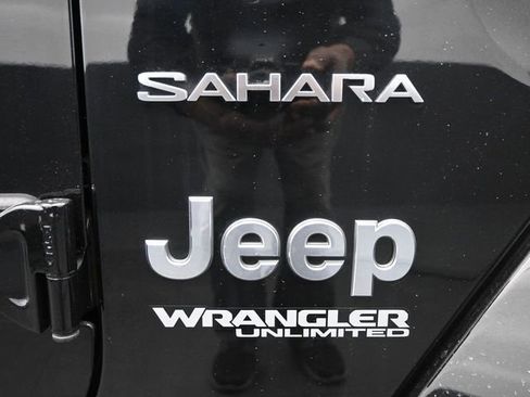 Used 2022 Jeep Wrangler Unlimited Sahara image 30