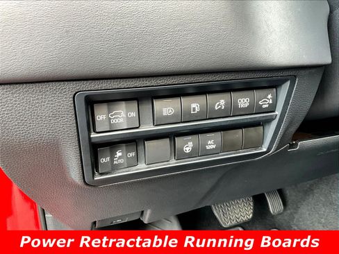 Used 2024 Toyota Sequoia Platinum AWD/4WD image 40