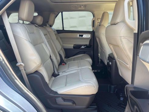 Used 2021 Ford Explorer Platinum w/ Equipment Group 601A image 27