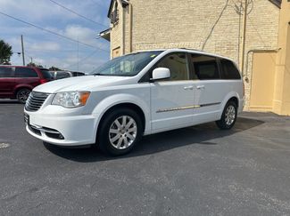 Used 2016 Chrysler Town & Country Touring image 1