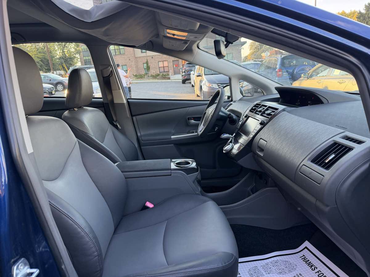 Used 2012 Toyota Prius V Five FWD image 10