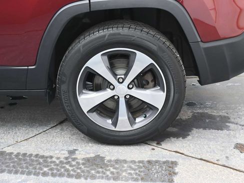 Used 2019 Jeep Cherokee Limited image 5