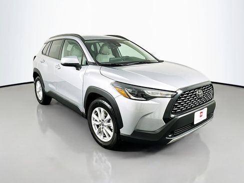 Certified 2022 Toyota Corolla Cross LE FWD image 3