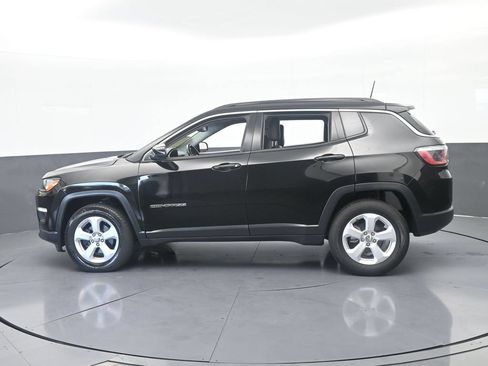 Used 2018 Jeep Compass Latitude w/ Popular Equipment Group AWD/4WD image 3