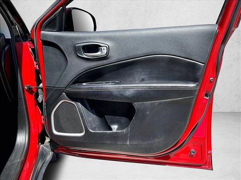 Used 2018 Jeep Compass Latitude w/ Popular Equipment Group image 19