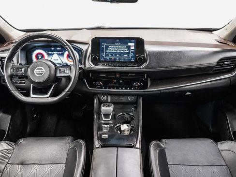 Used 2021 Nissan Rogue Platinum image 12