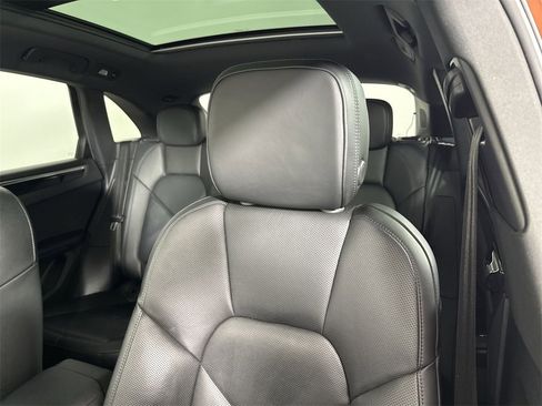 Certified 2023 Porsche Macan S image 41