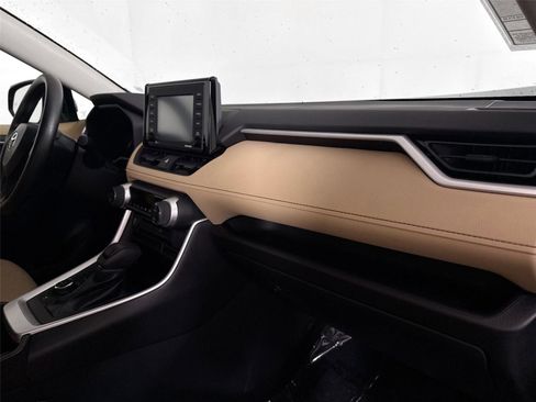 Certified 2022 Toyota RAV4 XLE image 40
