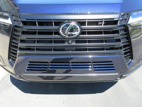 Used 2026 Lexus GX 550 w/ Cold Area Package AWD/4WD image 15