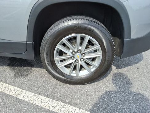 Certified 2023 Chevrolet Traverse LT FWD image 11