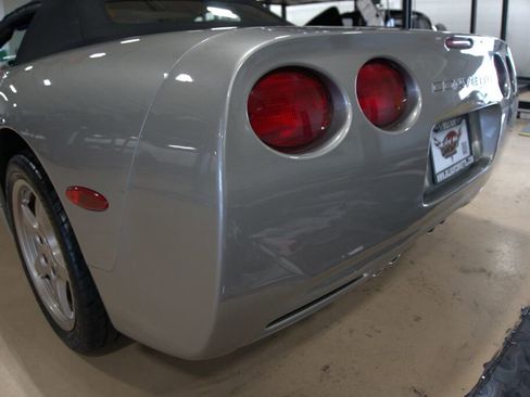 Used 2001 Chevrolet Corvette Convertible w/ Preferred Equipment Group2 image 19