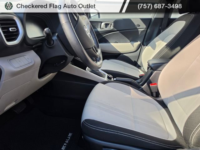 Used 2025 Hyundai Venue SEL FWD image 14