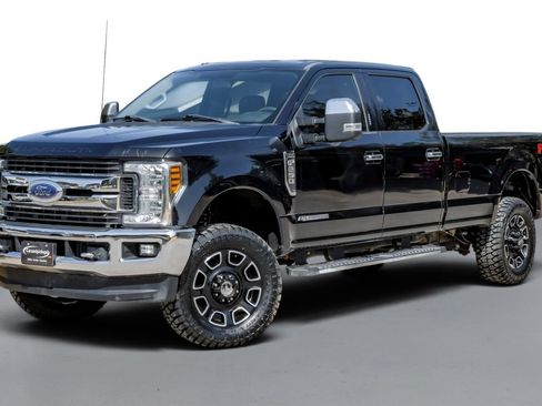 Used 2019 Ford F250 XLT w/ XLT Premium Package AWD/4WD image 4
