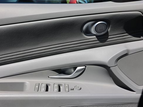 Used 2025 Hyundai Elantra SEL FWD image 32