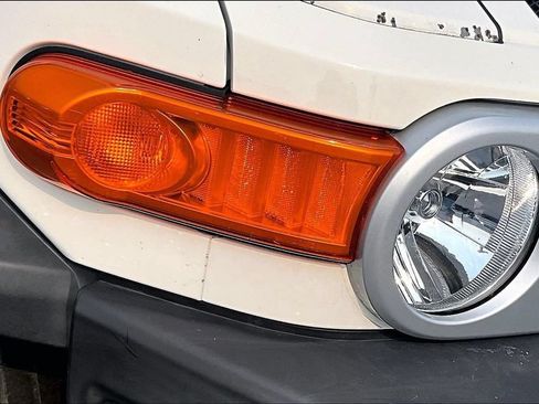 Used 2010 Toyota FJ Cruiser 4WD image 29