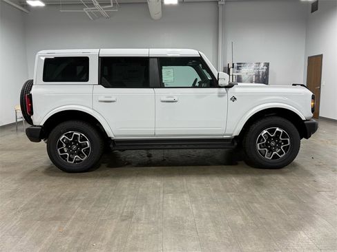 New 2025 Ford Bronco Outer Banks image 3