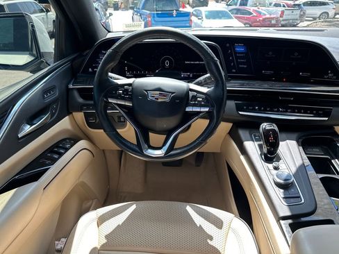 Used 2021 Cadillac Escalade ESV Premium Luxury AWD/4WD image 28