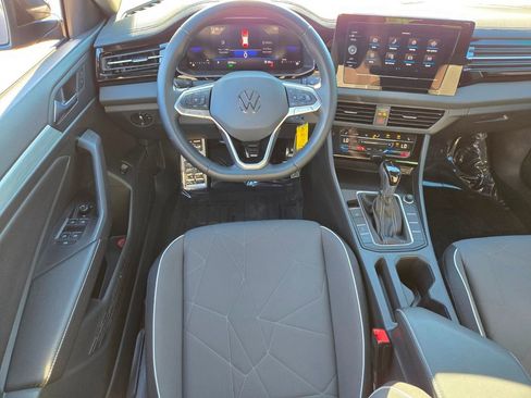 Certified 2025 Volkswagen Jetta Sport FWD image 10