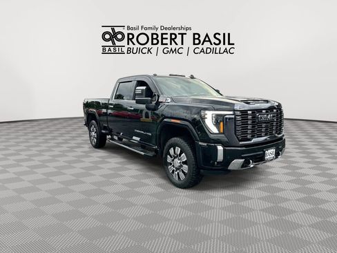 Used 2024 GMC Sierra 2500 Denali AWD/4WD image 2