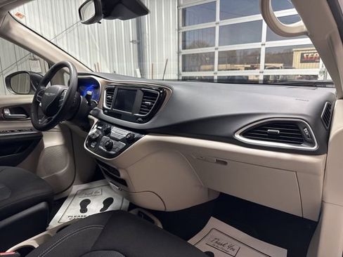 Used 2024 Chrysler Voyager LX FWD image 26