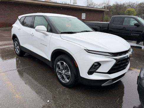 Used 2025 Chevrolet Blazer LT AWD/4WD image 1