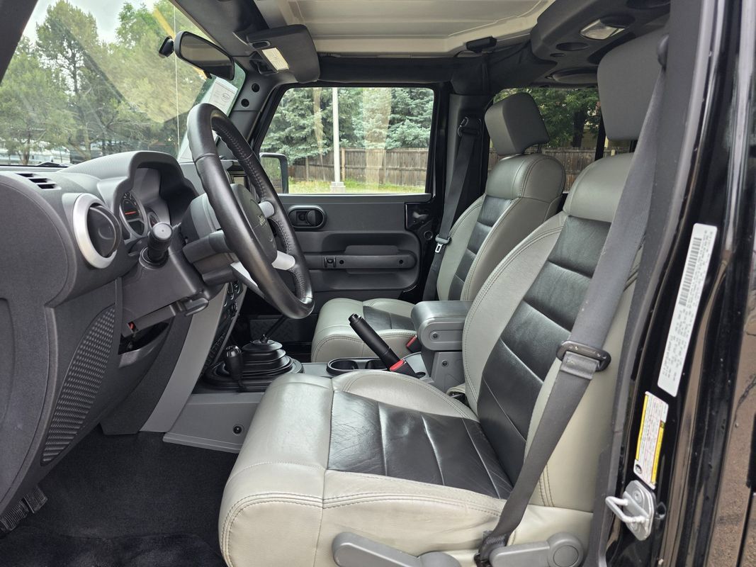 Used 2010 Jeep Wrangler Unlimited Sahara w/ Dual Top Group AWD/4WD image 14