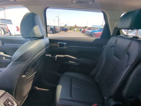 Used 2025 Kia Sorento EX w/ Panoramic Sunroof Package FWD image 13