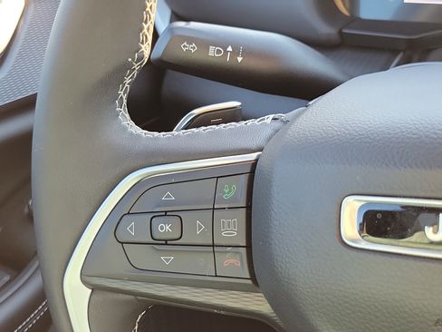 Used 2024 Jeep Grand Cherokee Laredo X image 13