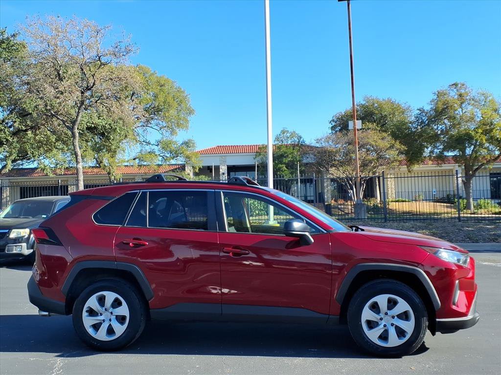 Used 2021 Toyota RAV4 LE FWD image 3